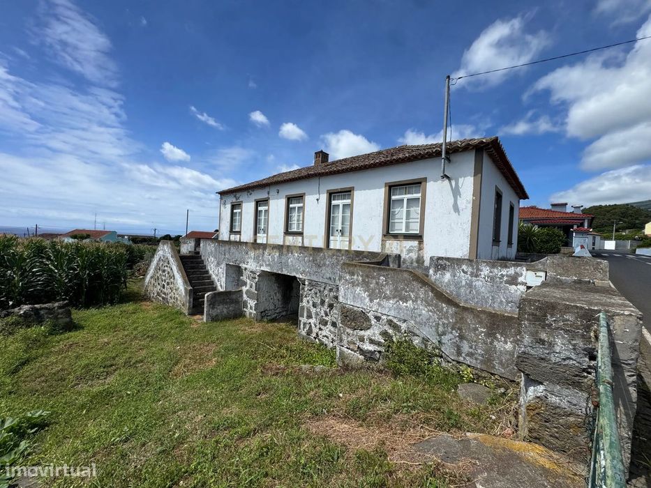 Casa para Recuperar em São Bartolomeu de Regatos, Angra do Heroísmo