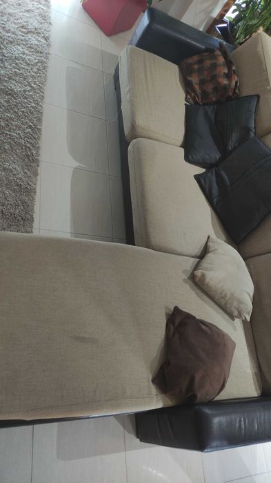 Sofá  chaise longue.