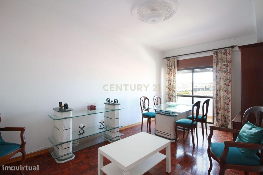 Apartamento T2 para arrendar junto ao metro da Amadora
