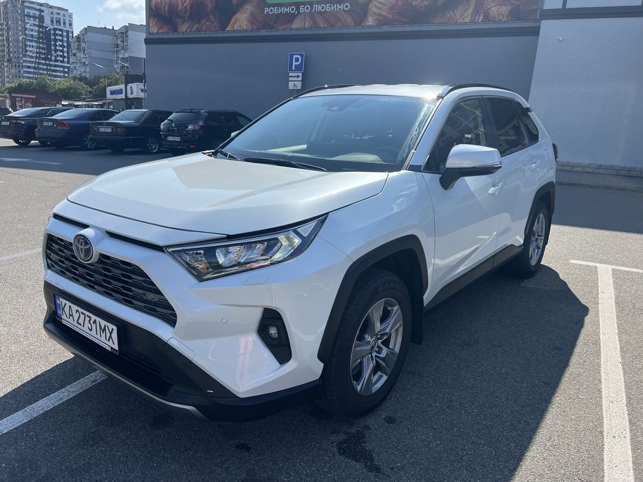 Продам офіційну Toyota RAV4!