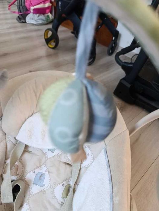 Huśtawka bujak Bright Stars Ingenuity 0+ (baterie w zestawie)