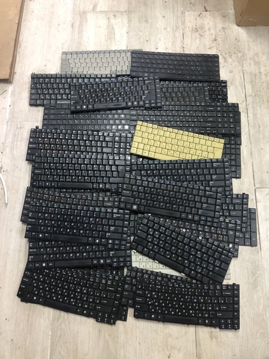 Лот клавиатур от ноутбуков 100 шт