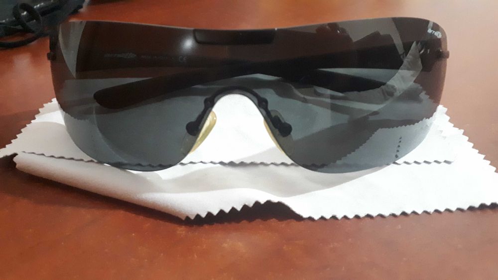 Vendo c/1 par de lentes novas fechadas ainda..