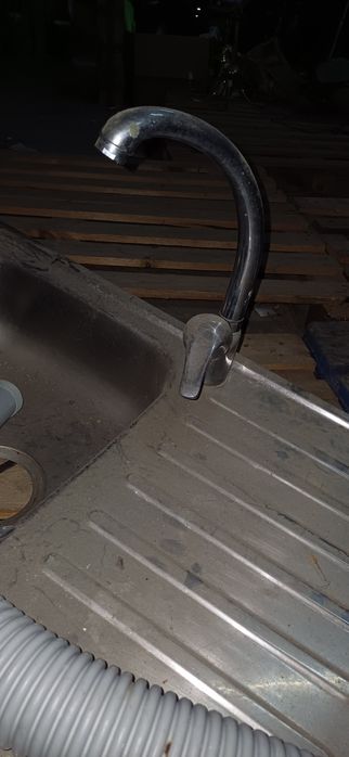 Lava loiças + torneira misturador