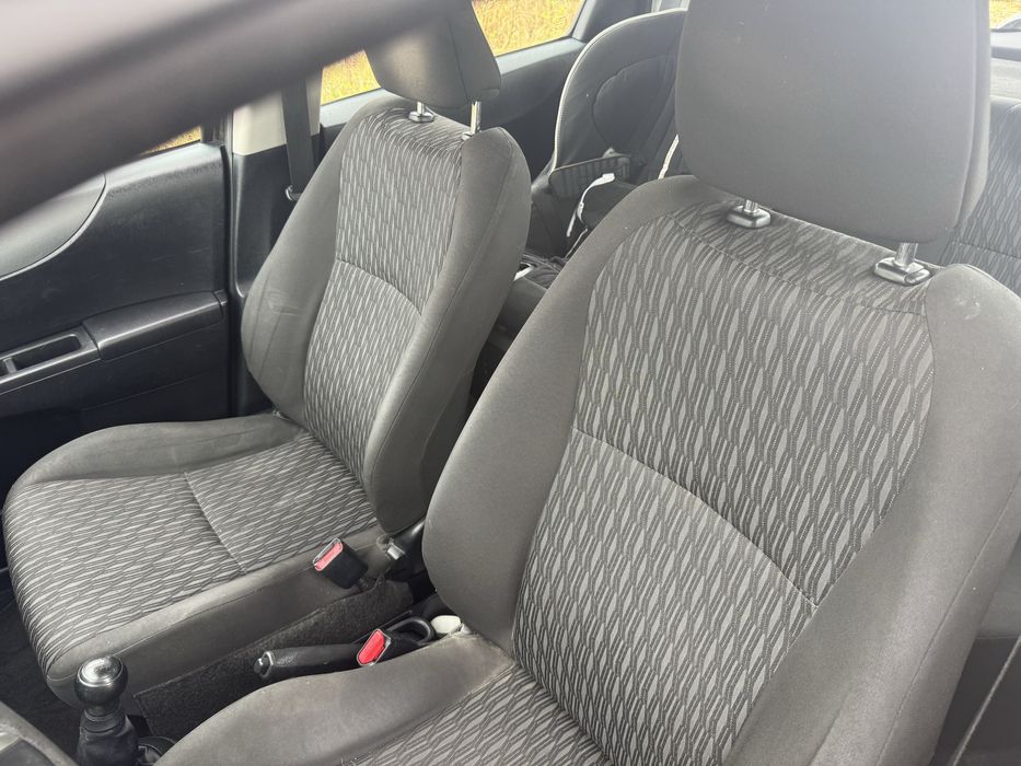 Toyota Yaris 1.0 VVT-i Confort (2012)