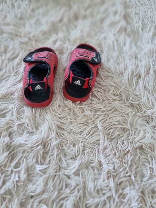 Sandałki adidas dla malucha