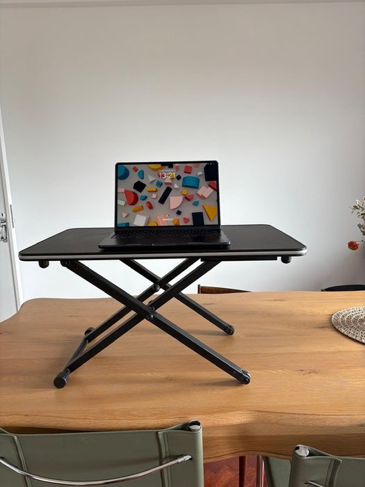 Escritorio de pé elevavel computador