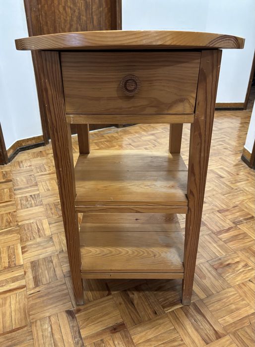 Mesa camilha em madeira de pinho