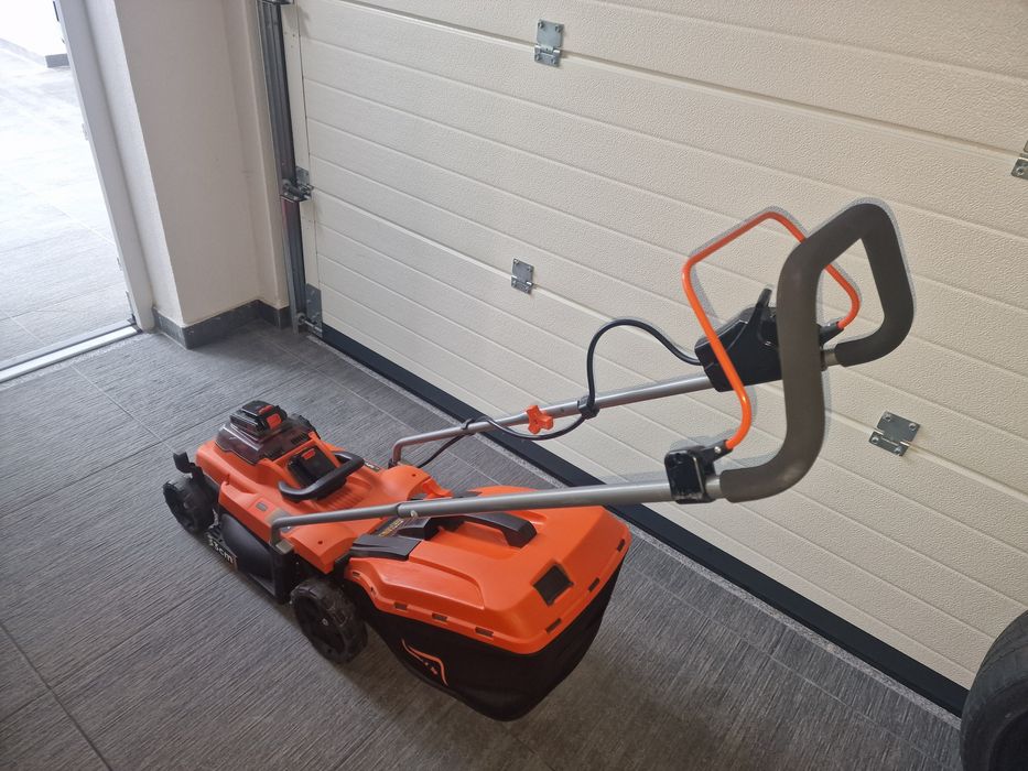 Corta Relva a bateria Black and Decker