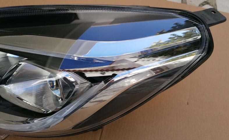 otica frontal ESQ ford fiesta VII . fase 1 . LED
