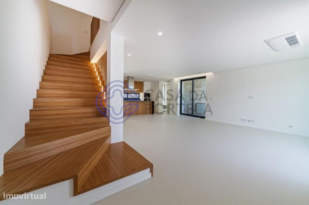 Modern Ready-to-Move-In Residence _ 2 Minutes from the Center of Arouca