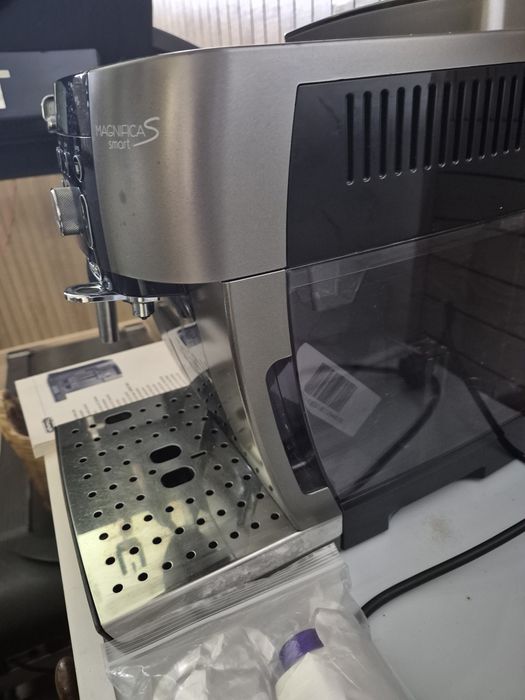 Maquina de café Dellonghi         Magnifica S