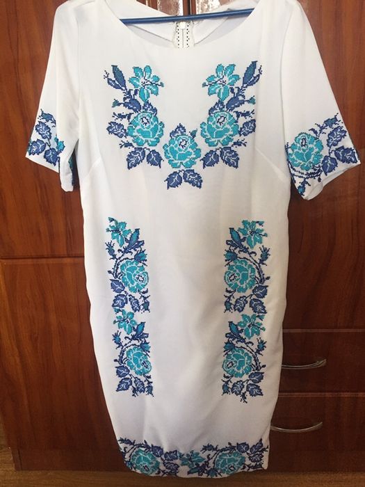 Плаття вишите