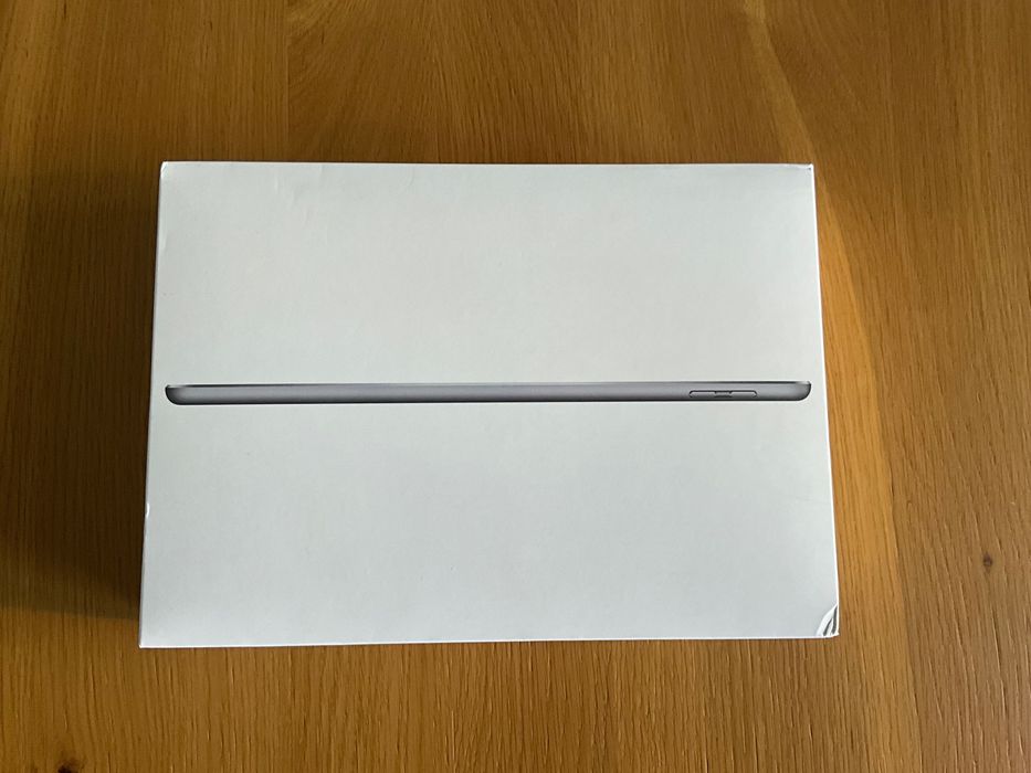 Apple iPad A1823 5th Gen 9,7" 2 GB / 32 GB szary