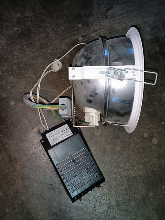 Variedade de projetores e candeeiros 10€ unidade