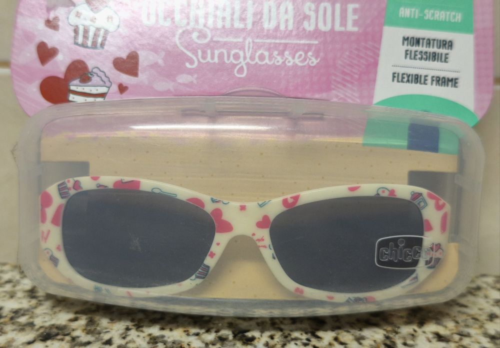 Óculos de sol novos da Chicco