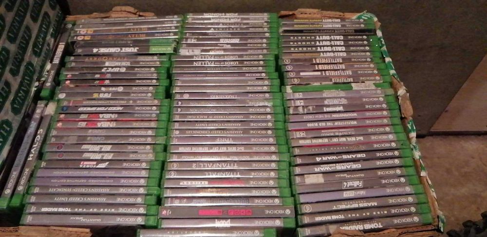 Konsola Xbox one z kinectem padem i akcesoriami