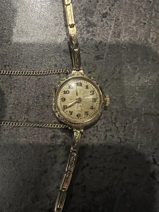 Золотые часы фирмы( пара)