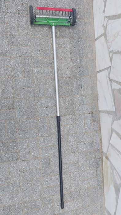 Escarificador de relva