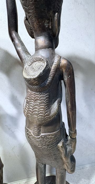 Par de grandes antigas figuras africanas em bronze - 38 cm e 36 cm