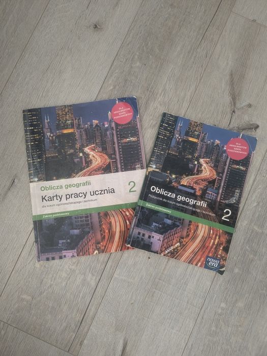 Podręcznik + karty pracy oblicza geografii 2 nowa era