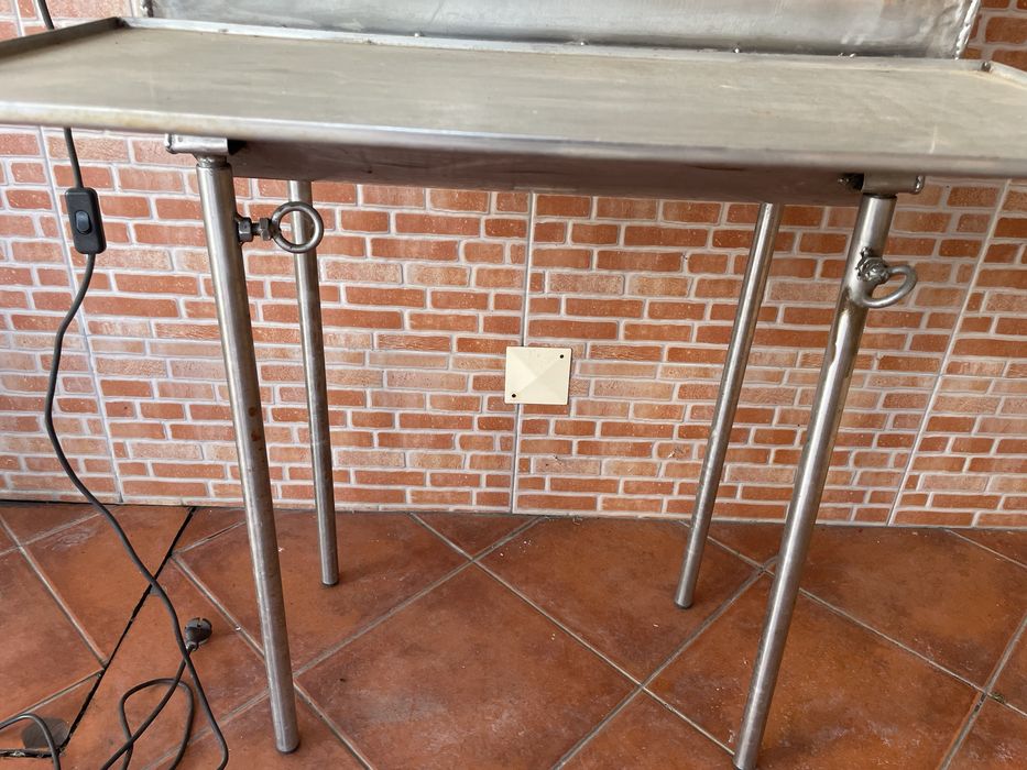 Churrasqueira INOX a carvão com grelha e motor