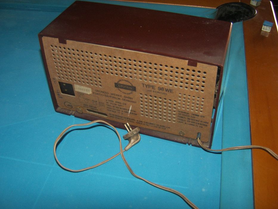 Rádio grundig antigo