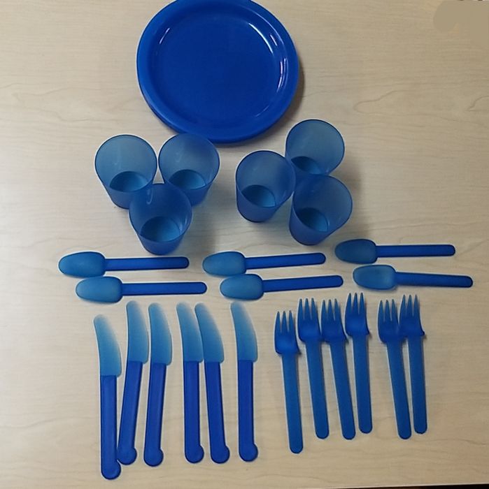 Pratos, copos  e talheres