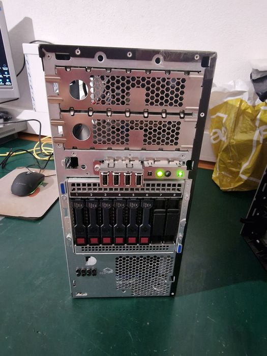 Servidor HP ProLiant ML310e Gen8 v2