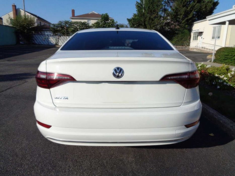 Volkswagen Jetta      2018