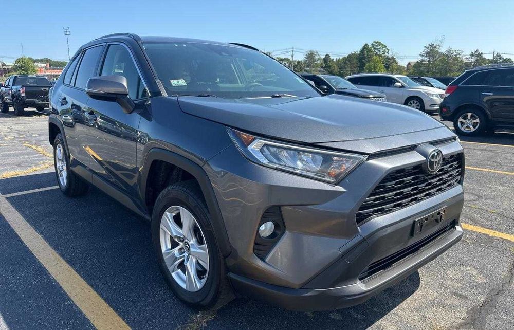 TOYOTA RAV4 // 2019 Тойота Рав4
