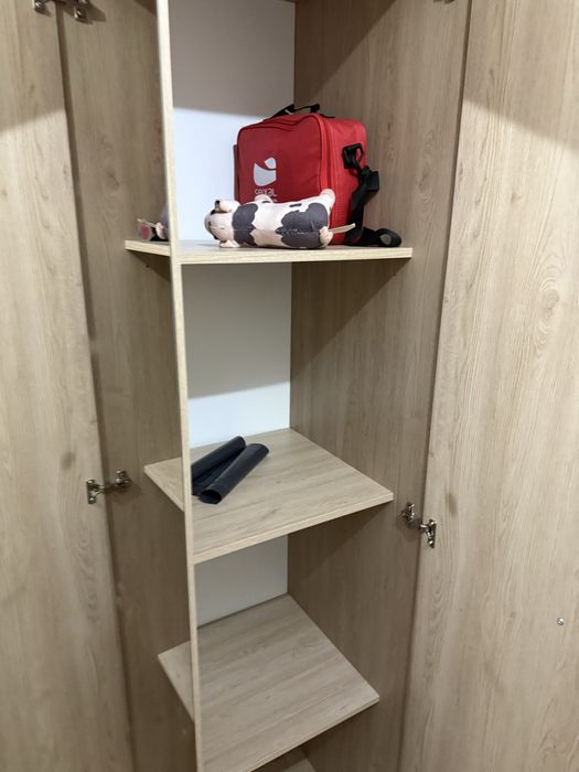 Roupeiro com espelho