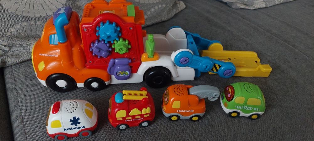 Autotransporter i autka z serii tut tut firmy Vtech