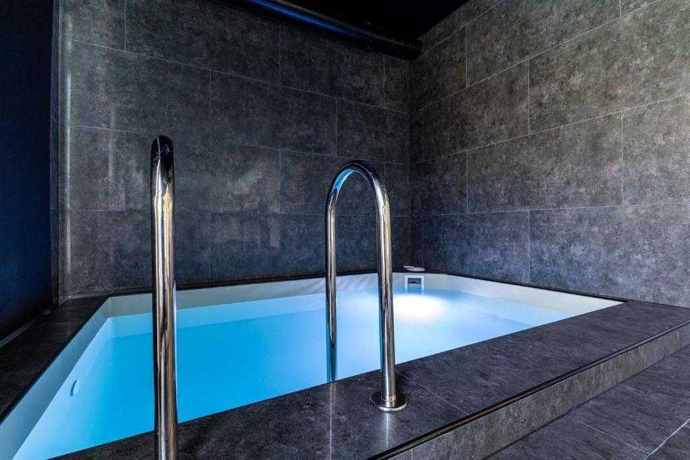 Діючий готель-ресторан в Поляниці