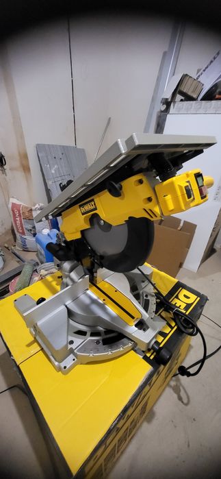 Комбинированая торцовочная пила Dewalt  27113qsw