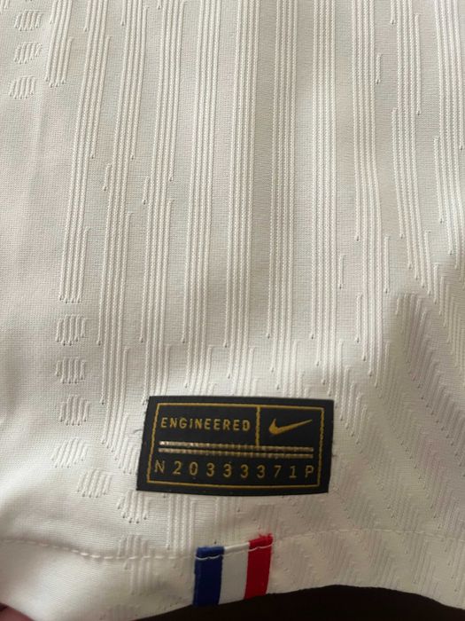 Camisola Oficial PSG Alternativa Tamanho M 2020/2021 - Mbappé 7
