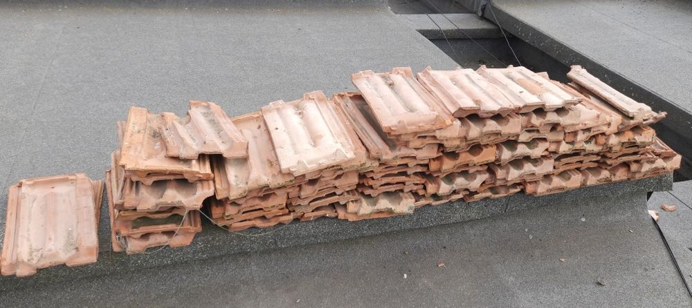 Віддам Безкоштовно керамічну черепицю (дахівку)