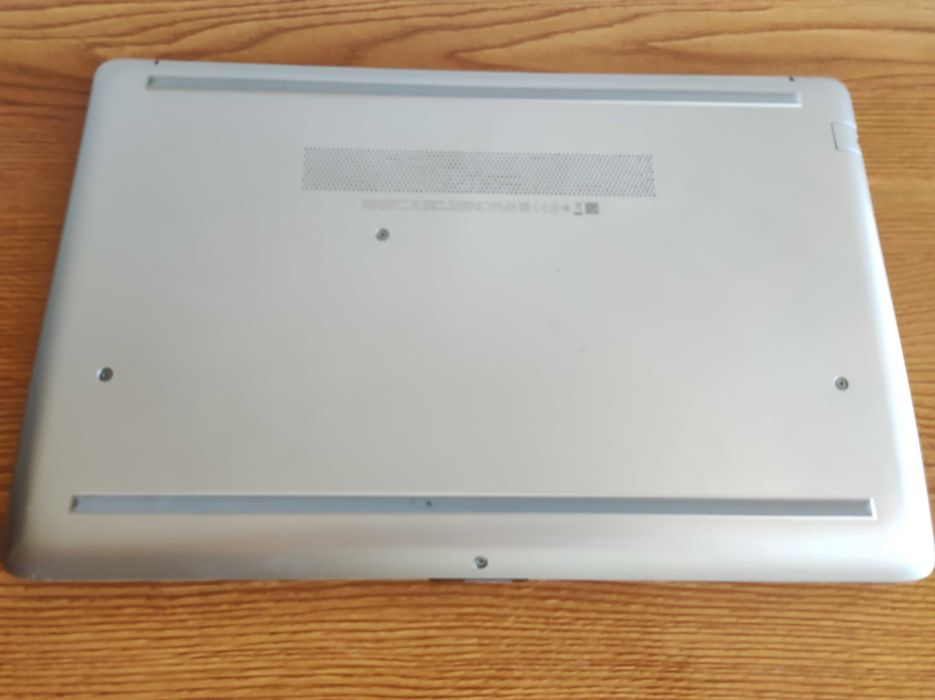 Portátil HP Laptop 15-da0xxx DEFG1JJT de 2020 com 2 anos e meio de uso
