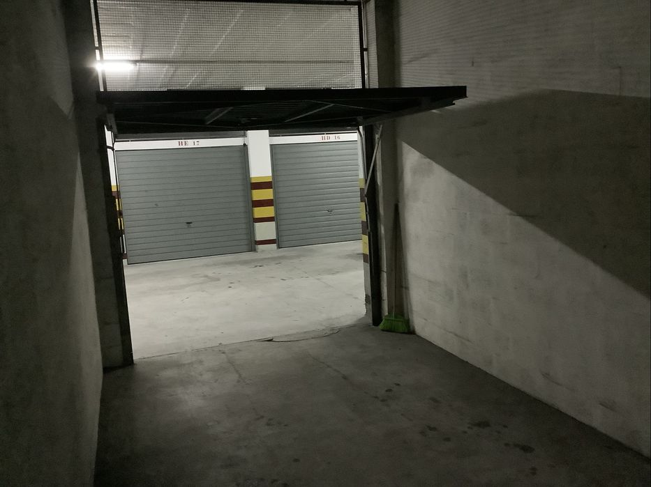 Arrendo Garagem Fechada (Box ) 20 m2 - Na Quintã - Guimarães Centro