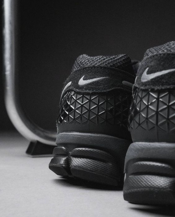 Кросівки Nike Zoom Vomero 5