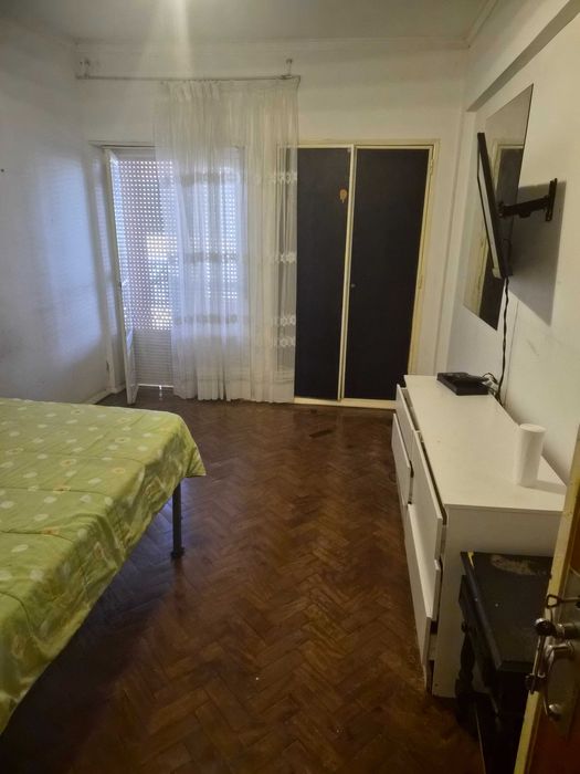 Quarto para arrendar em Linda a Velha