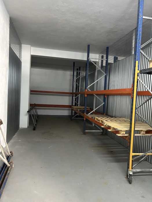 Armazens para arrumos ou garagem para arrendar