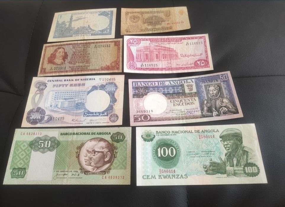 Vendo coleção de notas de vários países bem conservadas