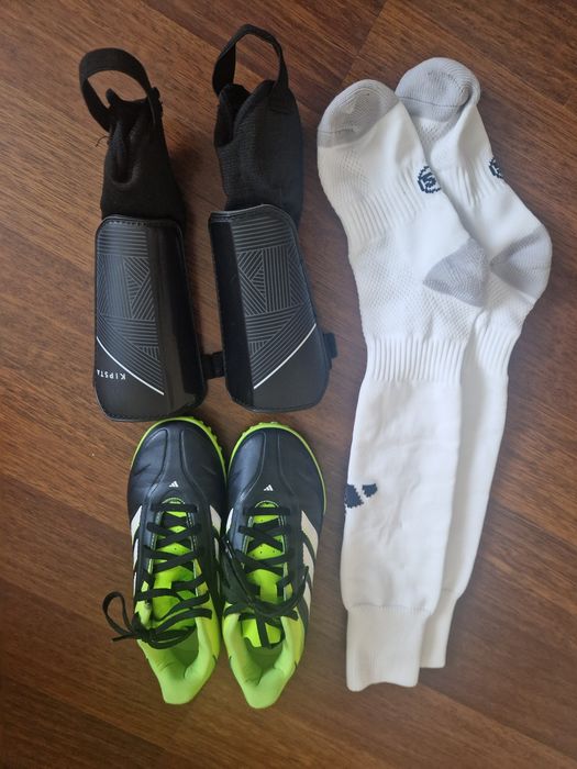 Buty piłkarskie turfy rozmiar 34 + nagolenniki  + getry