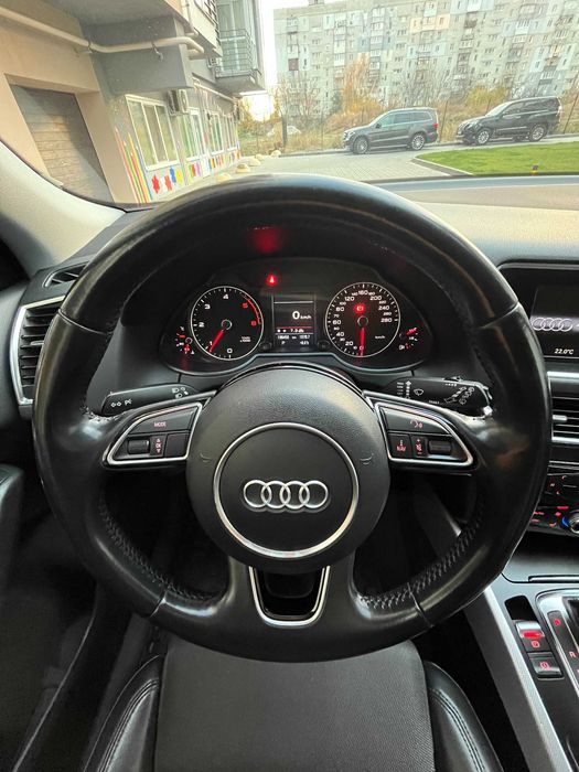 AUDI Q5 офіційний, без пошкоджень