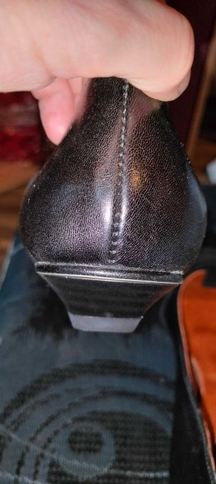 Buty skórzane na obcasiku