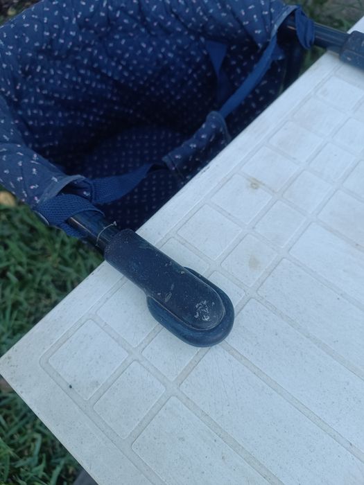 Cadeirinha de mesa para bebé
