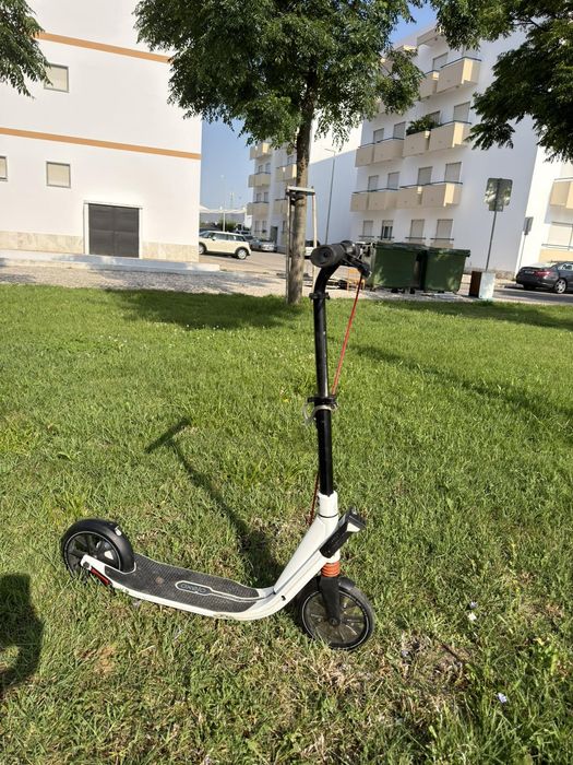 Vende-se trotineta marca OXELO.