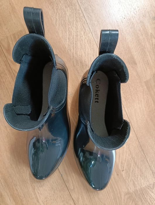 Botas pretas de mulher  novas a estrear.