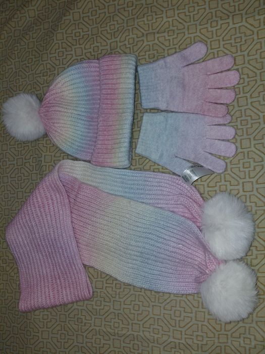 зимний фирменный  набор для девочки шапка, перчатки и шарфик